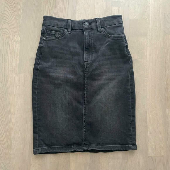 H&M High Waist Washed Black Stretchy “Embrace” Denim Skirt - New - Picture 1 of 6